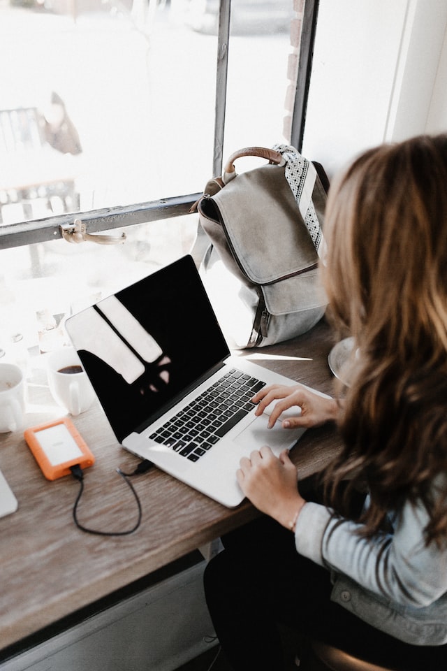 Etudiante choix d'organisme de formation
