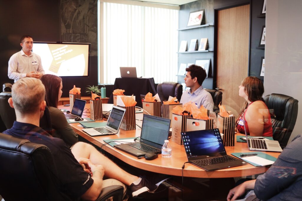 Recruter des professionnels comme formateurs : 4 astuces